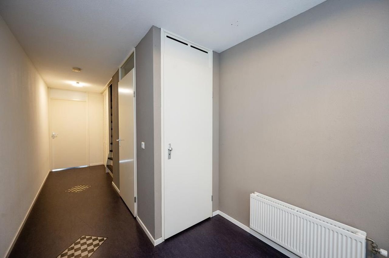 Herenhuis met garage en uitzicht op water - Afbeelding 3