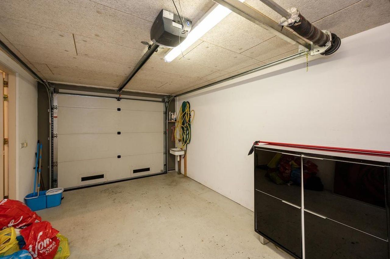 Herenhuis met garage en uitzicht op water - Afbeelding 6