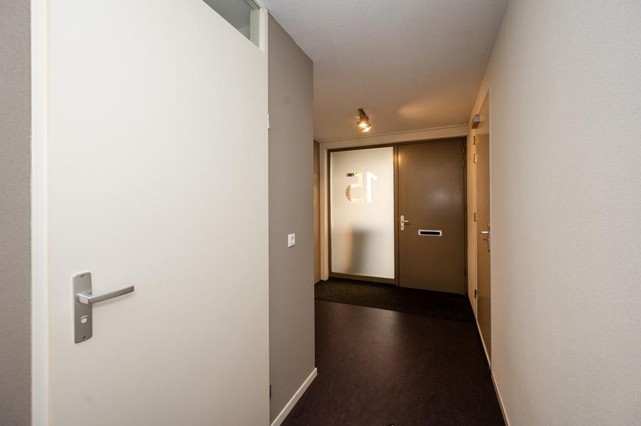 Herenhuis met garage en uitzicht op water - Afbeelding 2