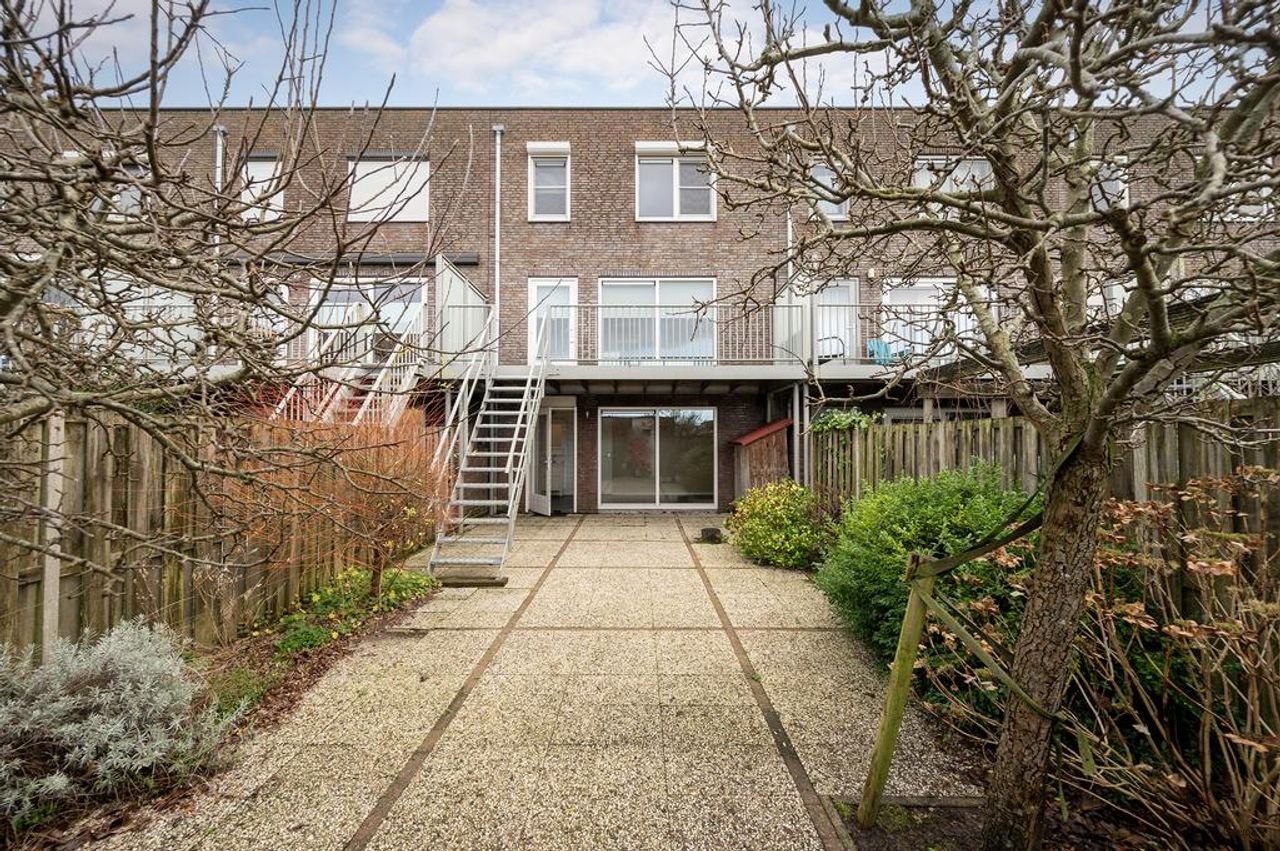 Herenhuis met garage en uitzicht op water - Afbeelding 35