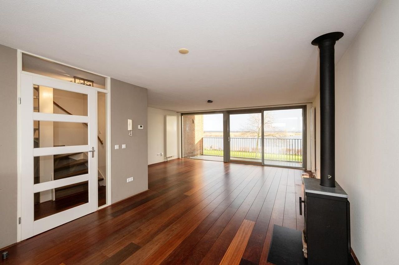 Herenhuis met garage en uitzicht op water - Afbeelding 10