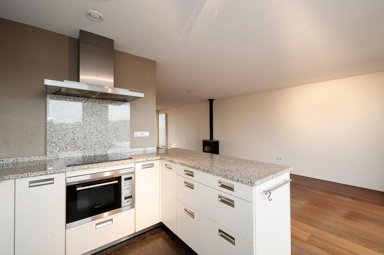 Herenhuis met garage en uitzicht op water - Afbeelding 18