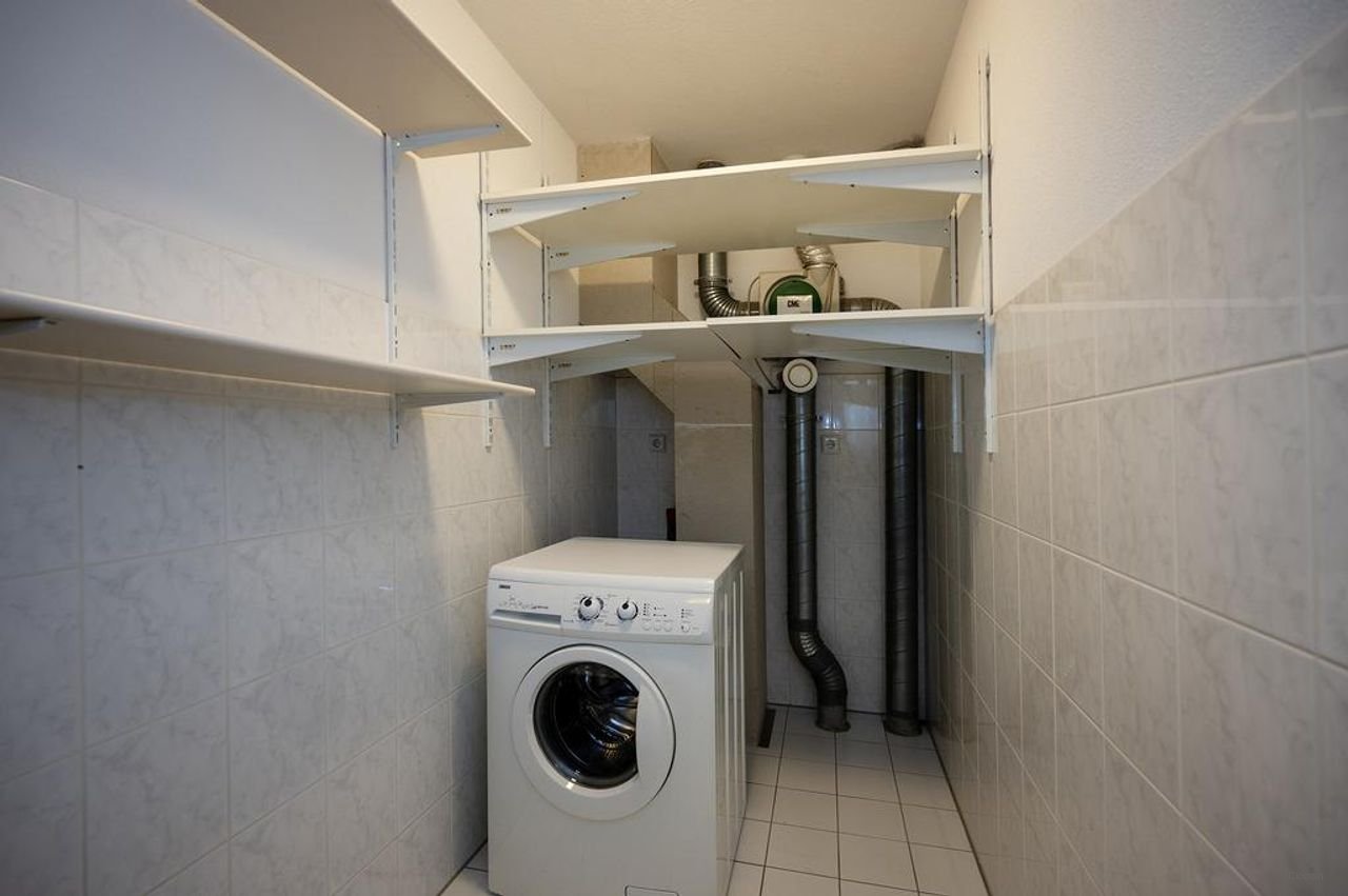 Herenhuis met garage en uitzicht op water - Afbeelding 36