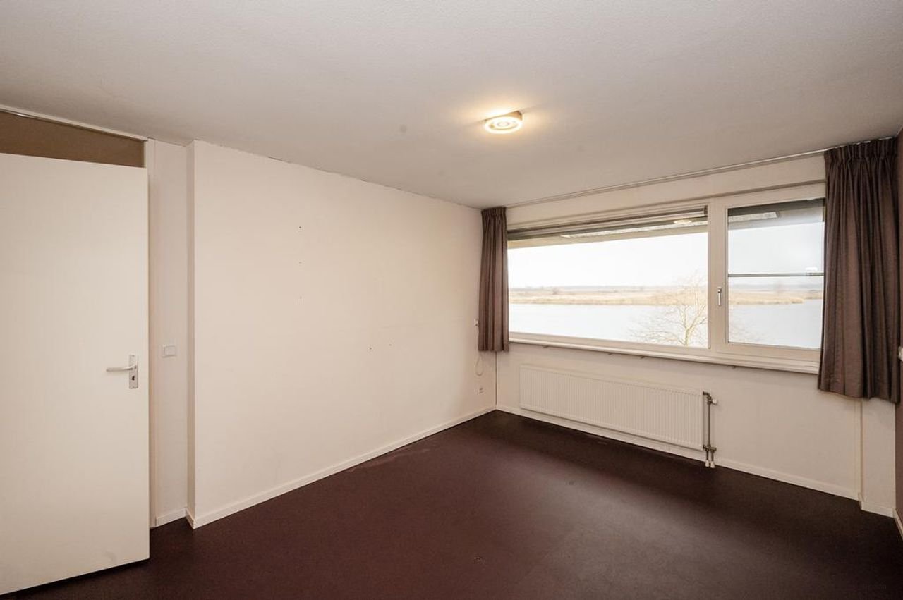 Herenhuis met garage en uitzicht op water - Afbeelding 26