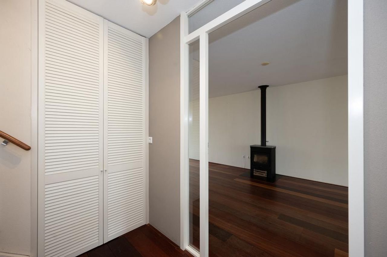 Herenhuis met garage en uitzicht op water - Afbeelding 8