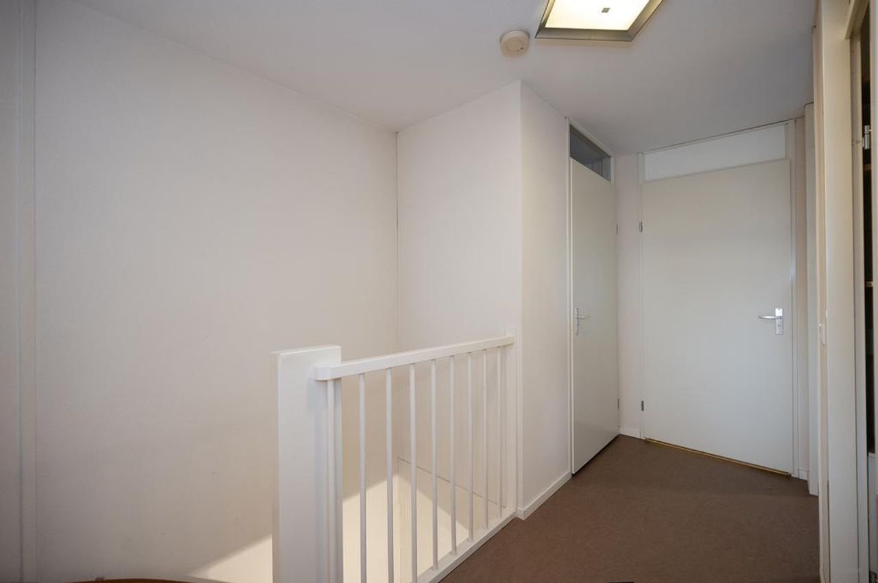 Herenhuis met garage en uitzicht op water - Afbeelding 23