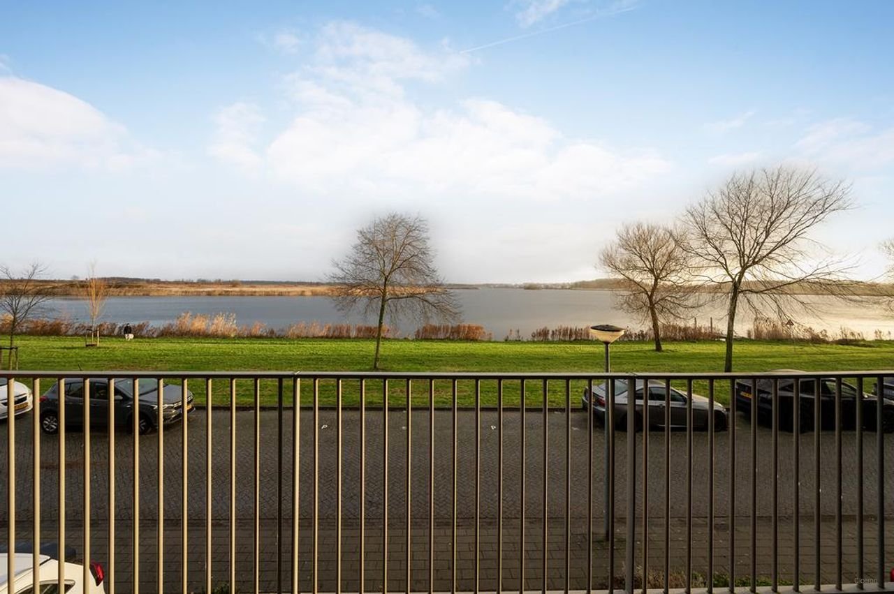 Herenhuis met garage en uitzicht op water - Afbeelding 14