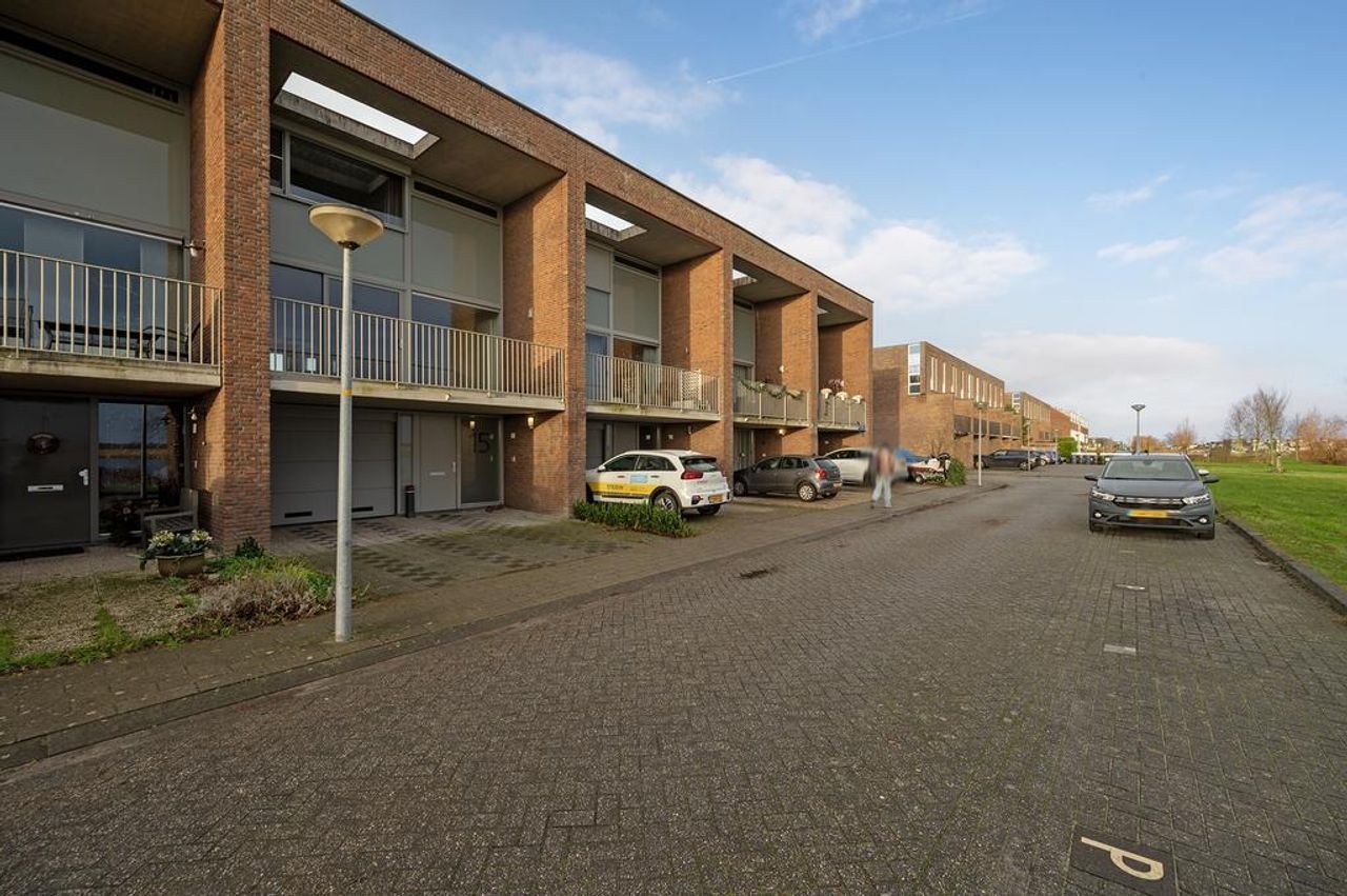 Herenhuis met garage en uitzicht op water - Afbeelding 37