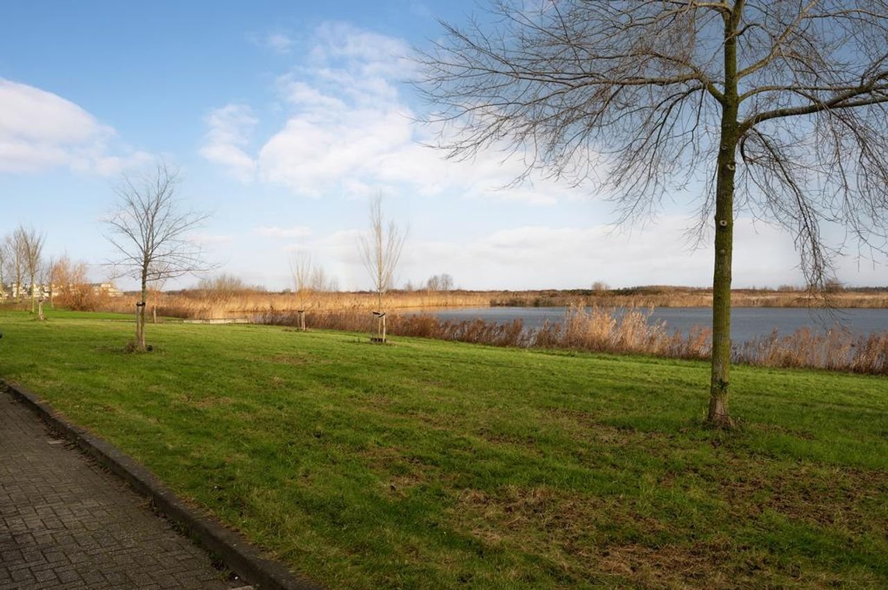 Herenhuis met garage en uitzicht op water - Afbeelding 40
