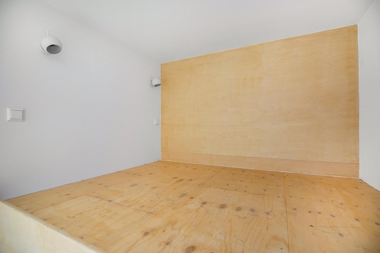 Modern apartment on De Withstraat - Image 18