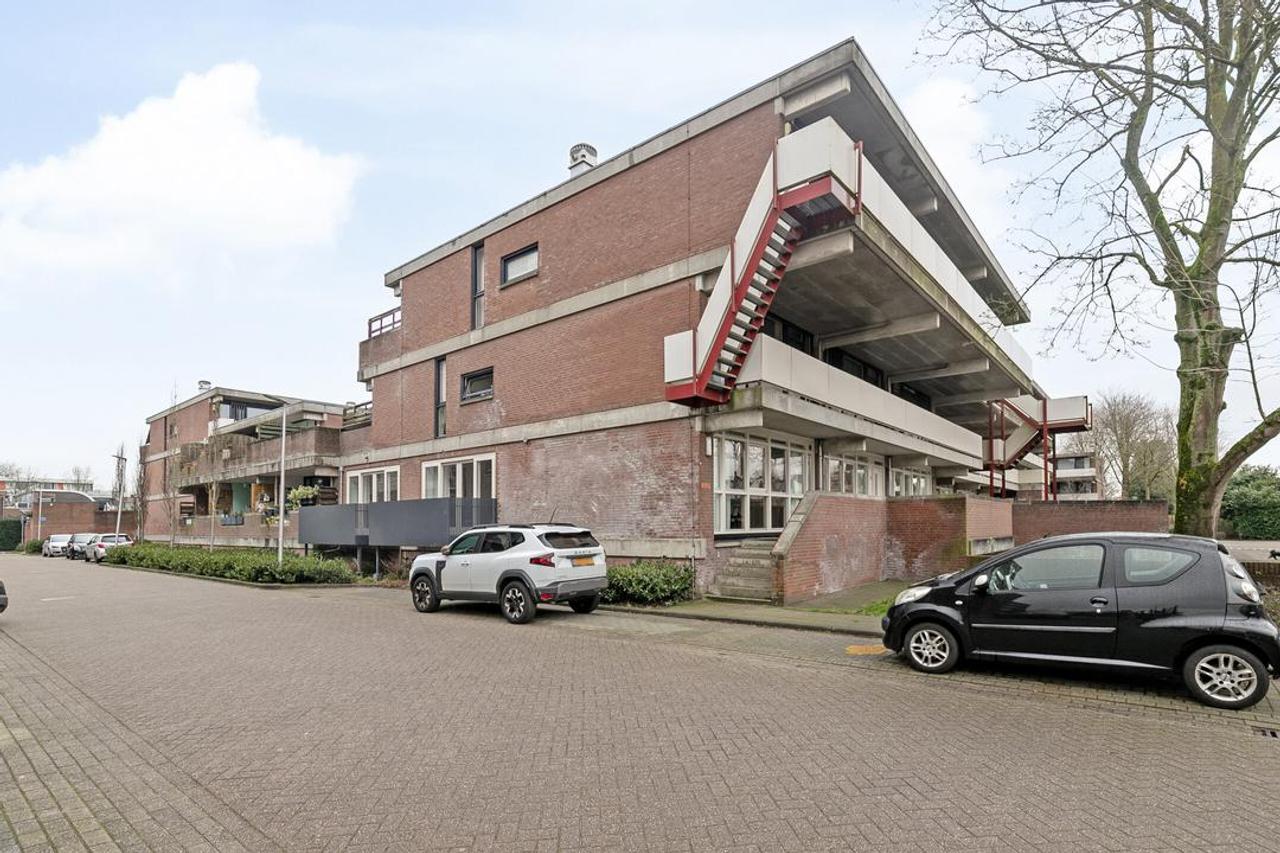 Gemeubileerd 3-kamerappartement - Afbeelding 23