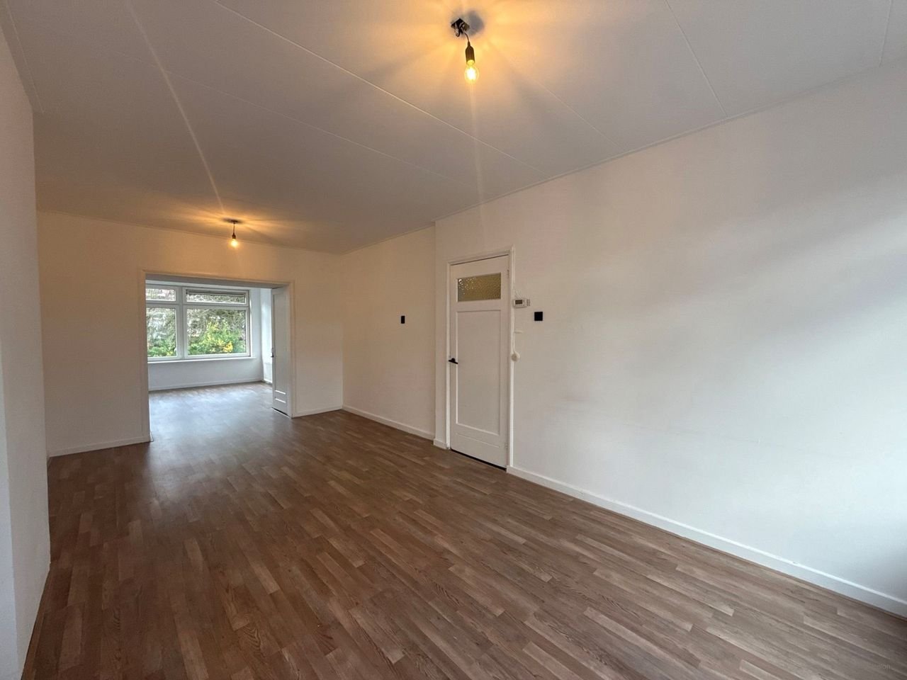 2-bedroom apartment near Rotterdam Central Station - Image 3