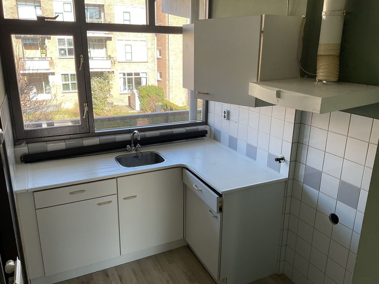 Bright 2-bedroom apartment in Leerdam - Image 10