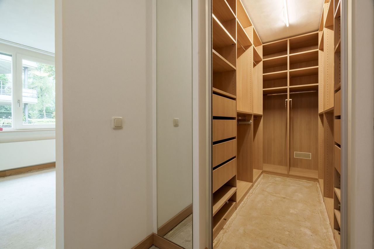 Spacious living (228m²) facing the Arboretum - Image 24