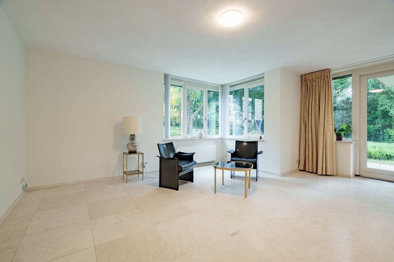 Spacious living (228m²) facing the Arboretum - Image 13