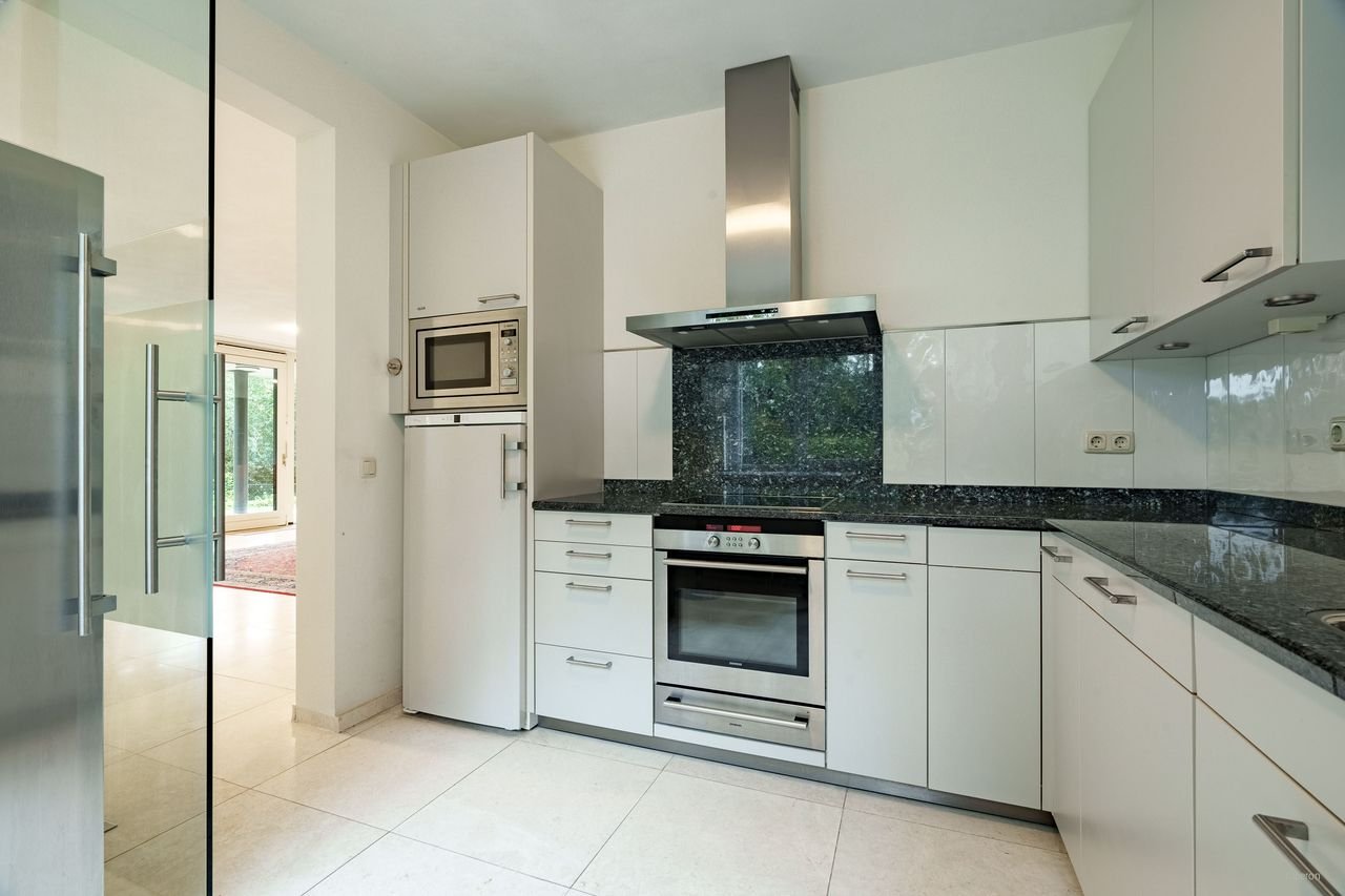 Spacious living (228m²) facing the Arboretum - Image 17