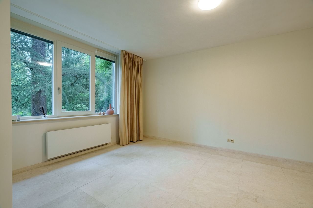 Spacious living (228m²) facing the Arboretum - Image 9