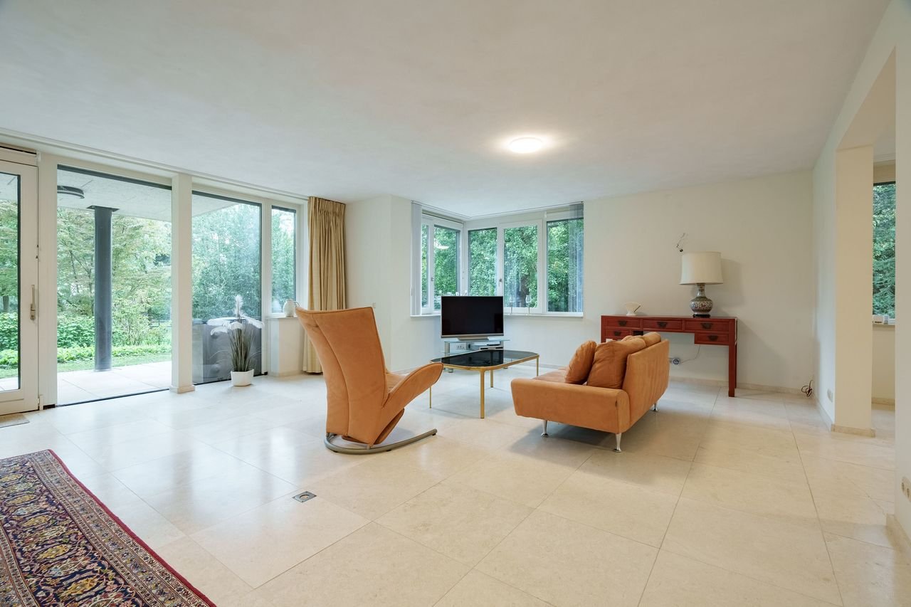 Spacious living (228m²) facing the Arboretum - Image 6