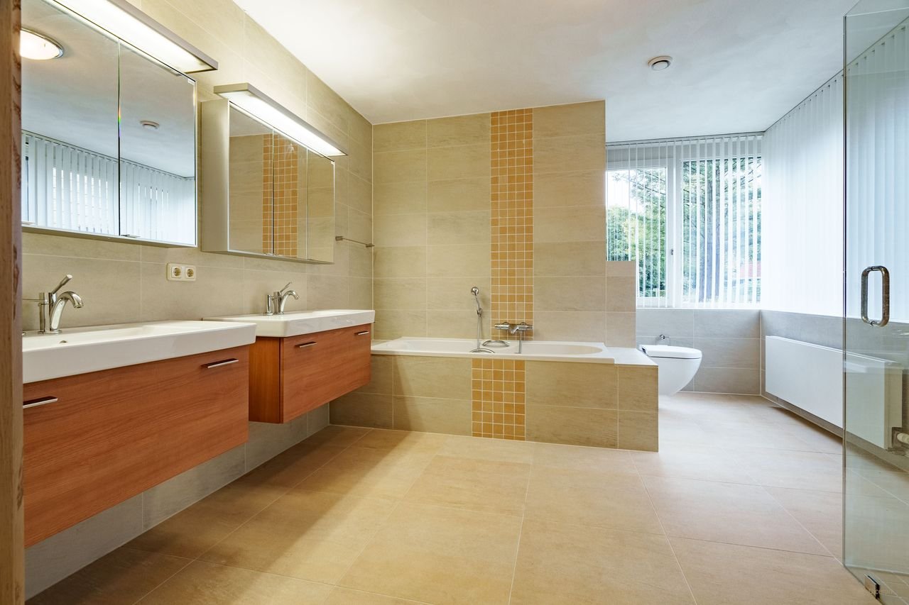 Spacious living (228m²) facing the Arboretum - Image 27