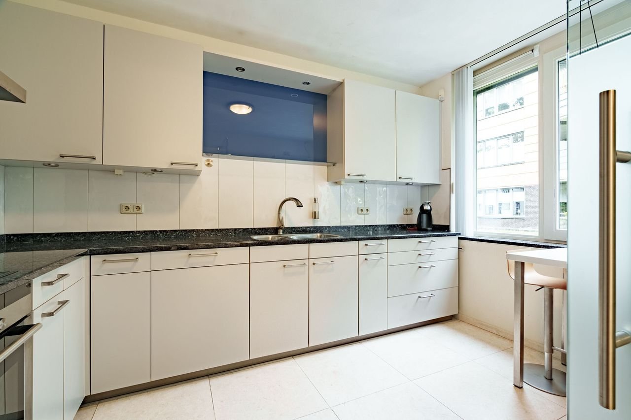 Spacious living (228m²) facing the Arboretum - Image 15