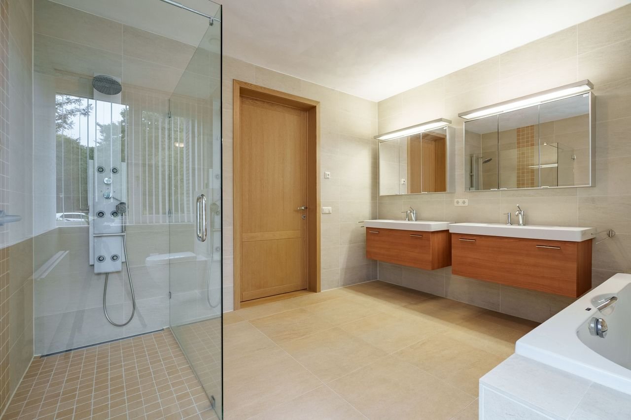 Spacious living (228m²) facing the Arboretum - Image 28