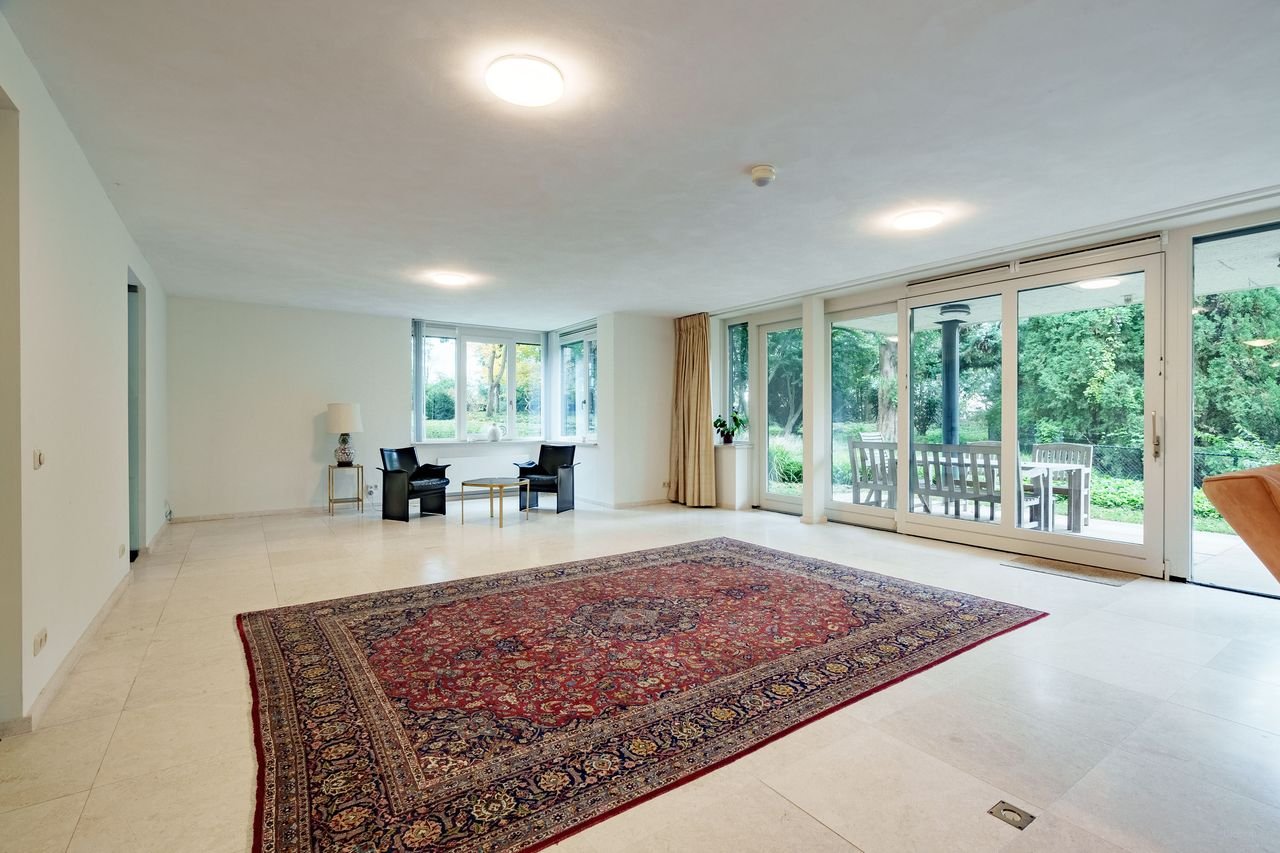 Spacious living (228m²) facing the Arboretum - Image 11