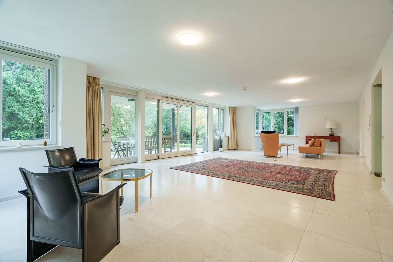 Spacious living (228m²) facing the Arboretum - Image 5