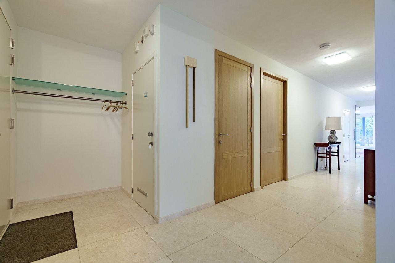 Spacious living (228m²) facing the Arboretum - Image 29