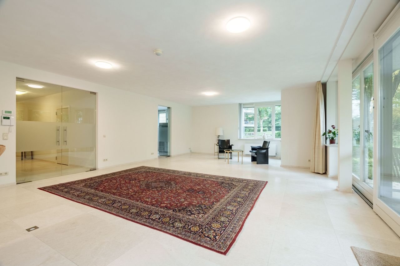 Spacious living (228m²) facing the Arboretum - Image 12