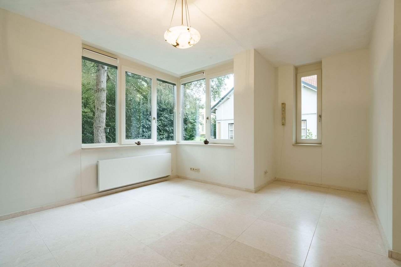 Spacious living (228m²) facing the Arboretum - Image 31