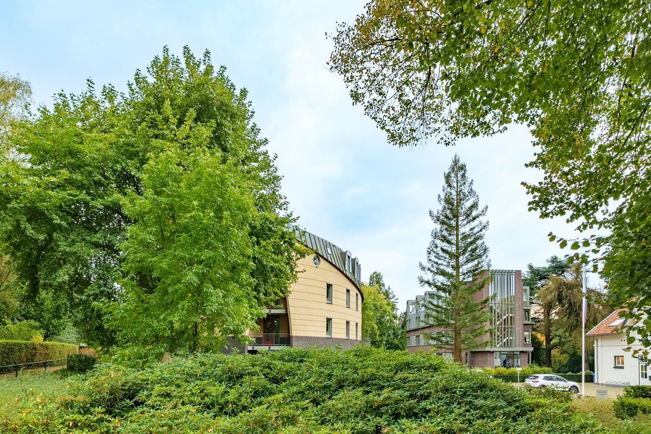 Spacious living (228m²) facing the Arboretum - Image 41
