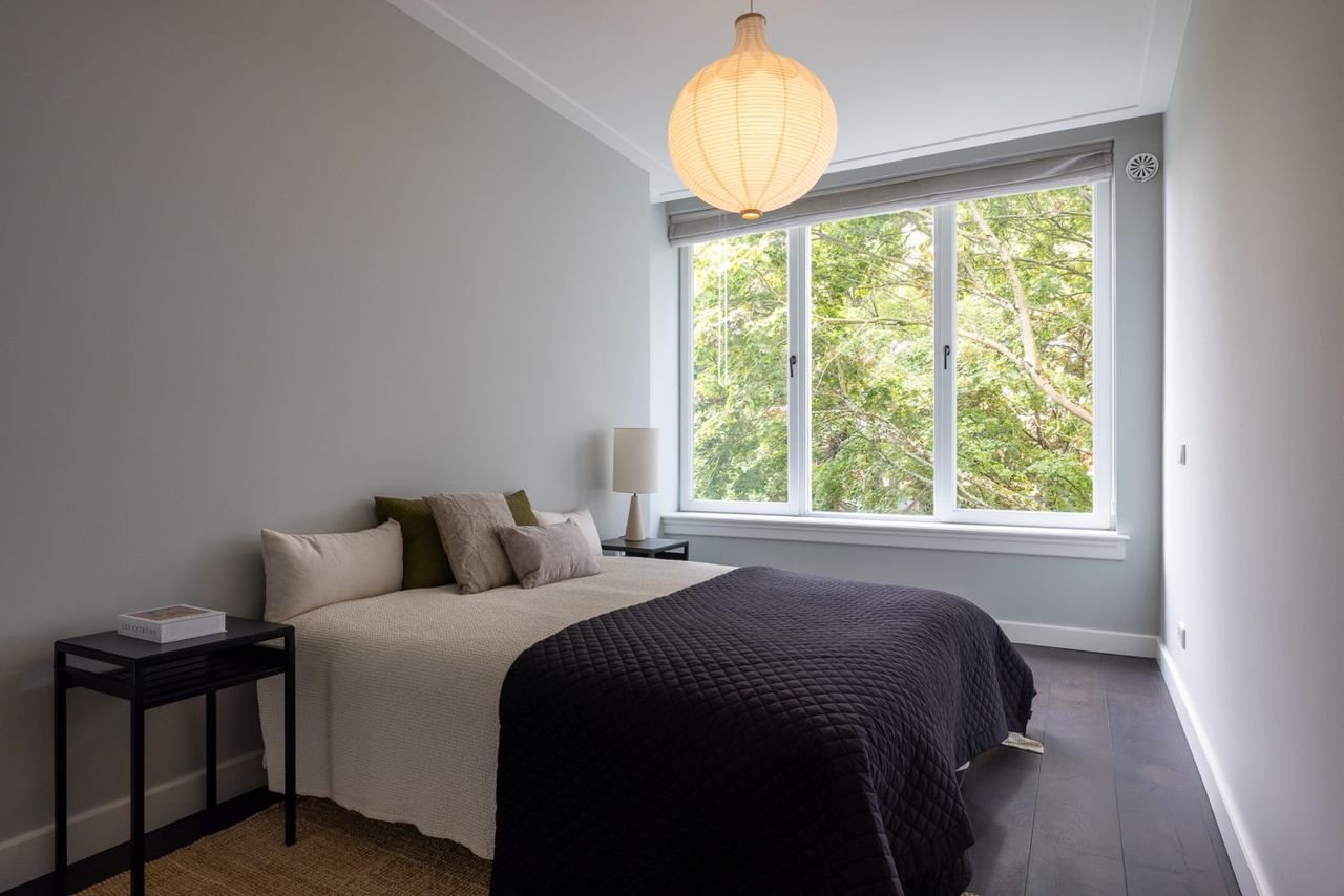 Luxury loft with private elevator and balcony - Image 26