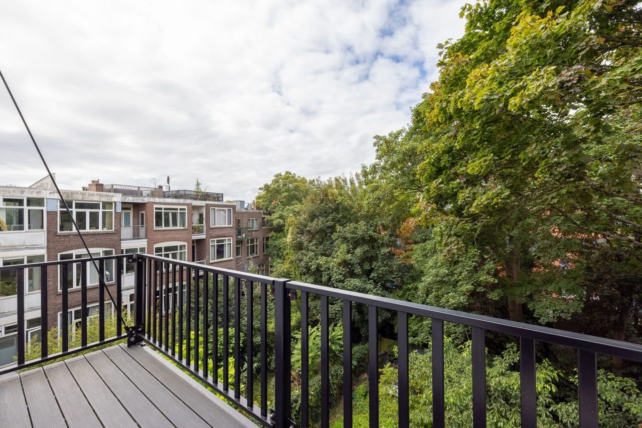 Luxury loft with private elevator and balcony - Image 25