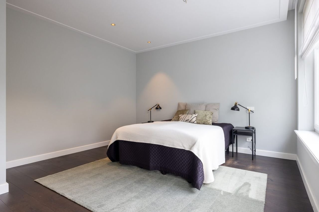 Luxury loft with private elevator and balcony - Image 24