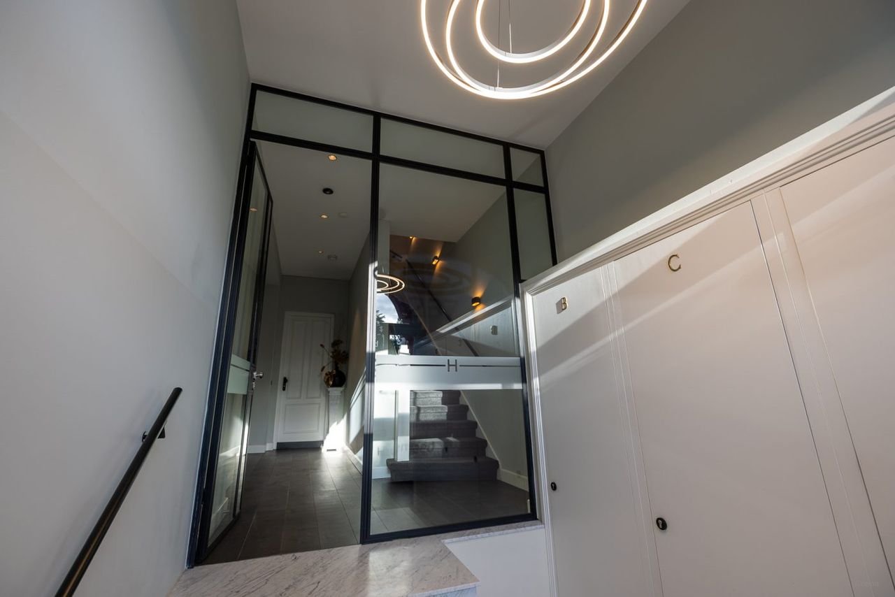 Luxury loft with private elevator and balcony - Image 36