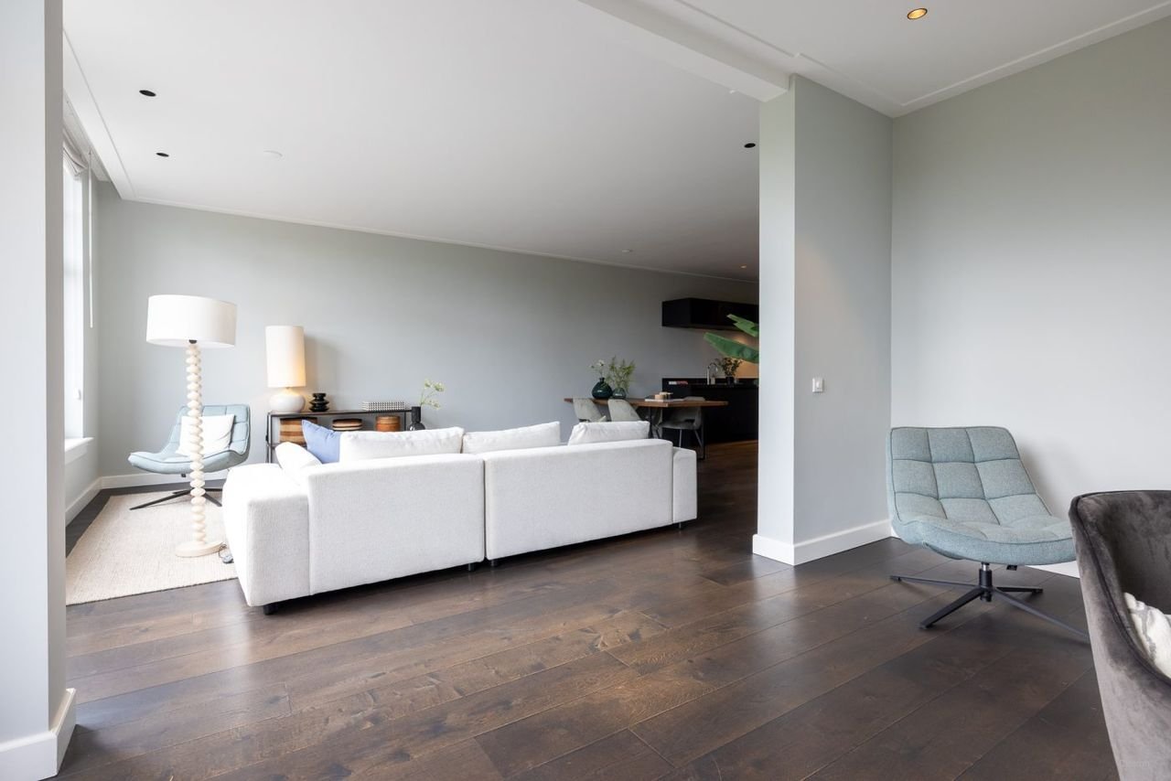 Luxury loft with private elevator and balcony - Image 9