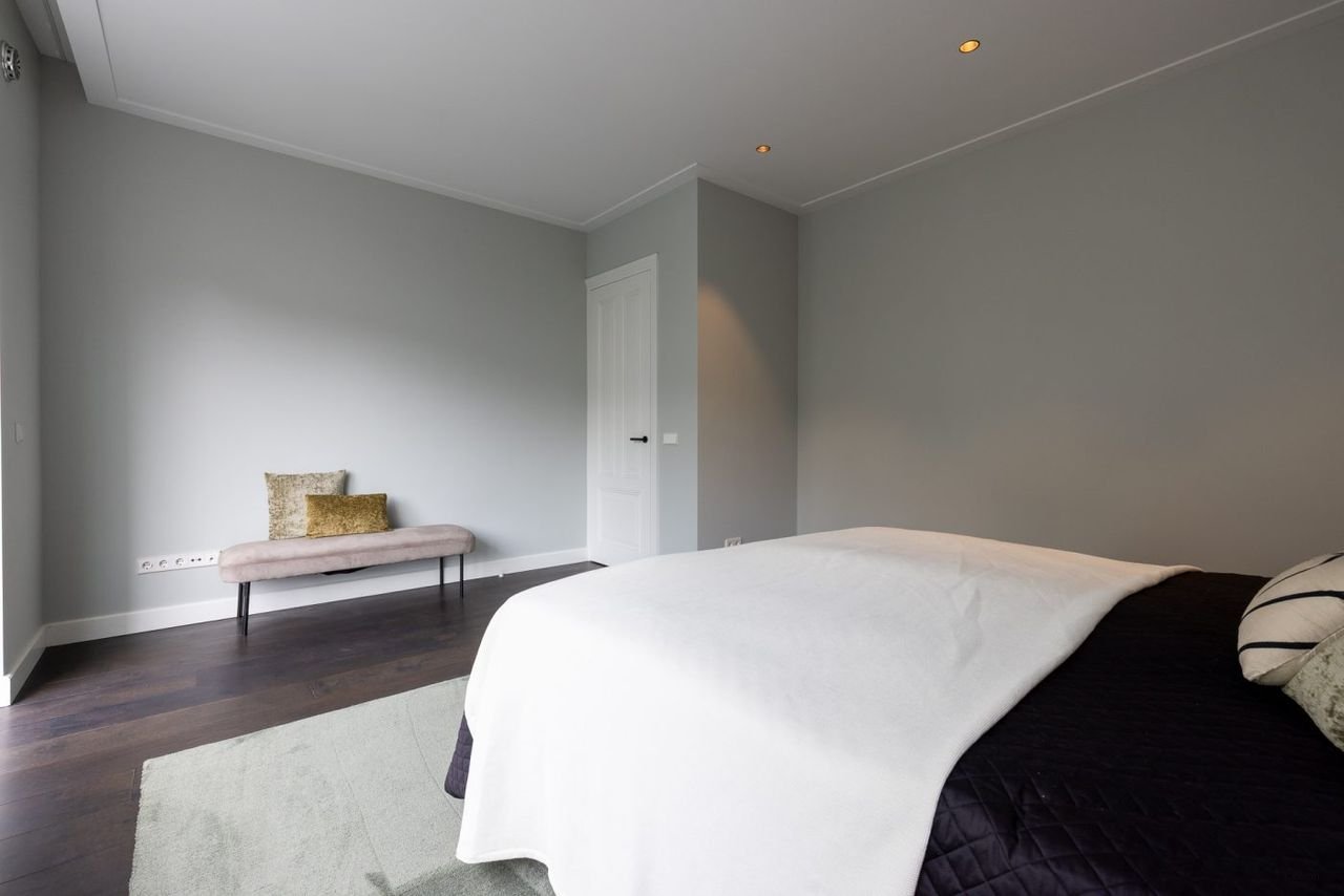Luxury loft with private elevator and balcony - Image 23