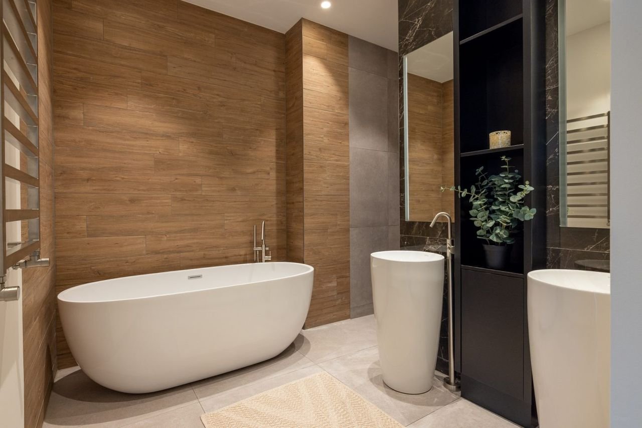 Luxury loft with private elevator and balcony - Image 18