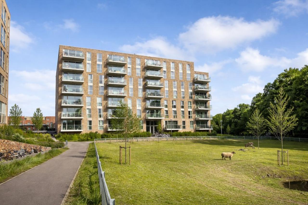 77 m² met balkon en eigen parkeerplek - Afbeelding 1