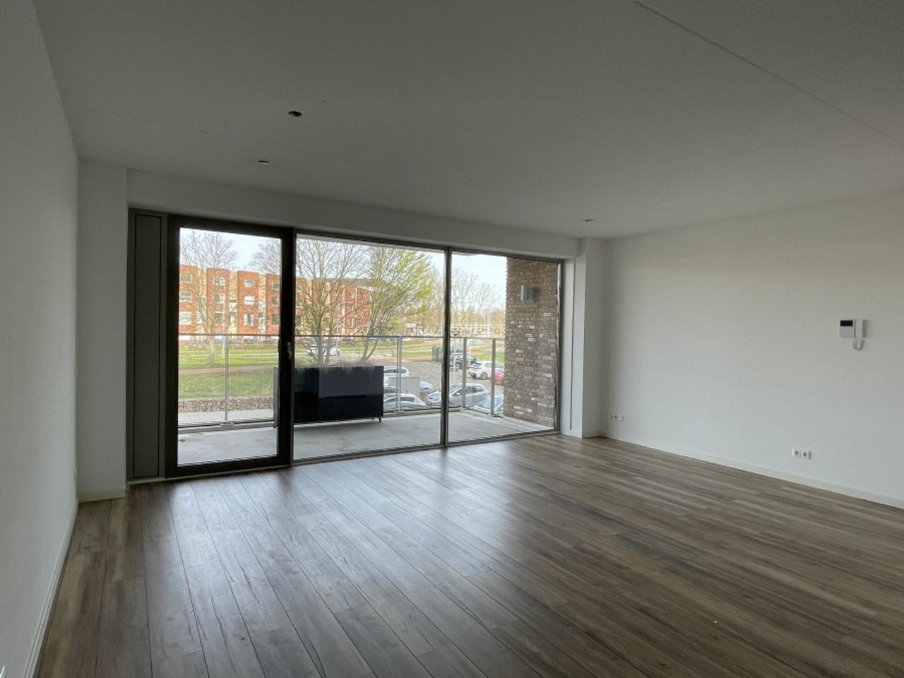 77 m² met balkon en eigen parkeerplek - Afbeelding 2