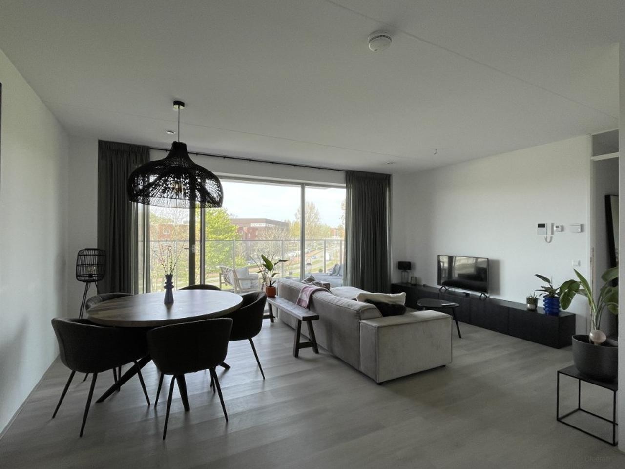 3-kamer appartement met balkon en parkeerplek - Afbeelding 2