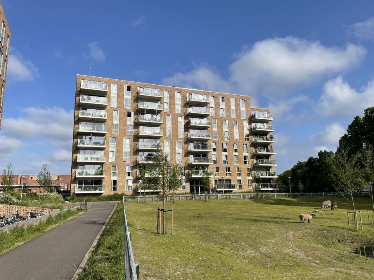 Modern 3-kamer appartement met A++ label in Tuindorp-Oost - Afbeelding 1