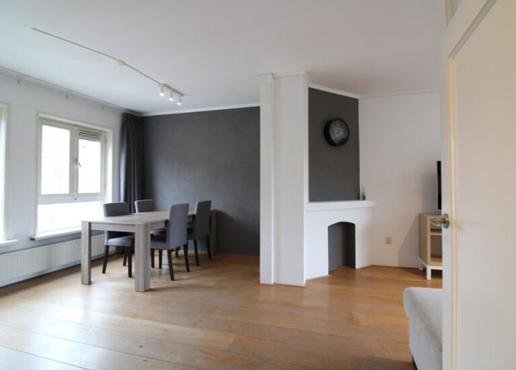 Tuindorp Maisonette: 3 Bedrooms - Image 2