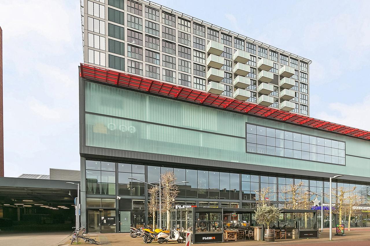 Appartement met balkon aan Raadhuisplein - Afbeelding 1