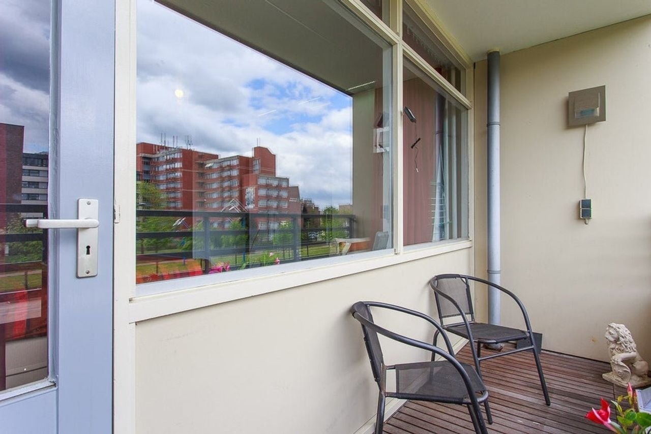 Furnished apartment by the park - Image 5