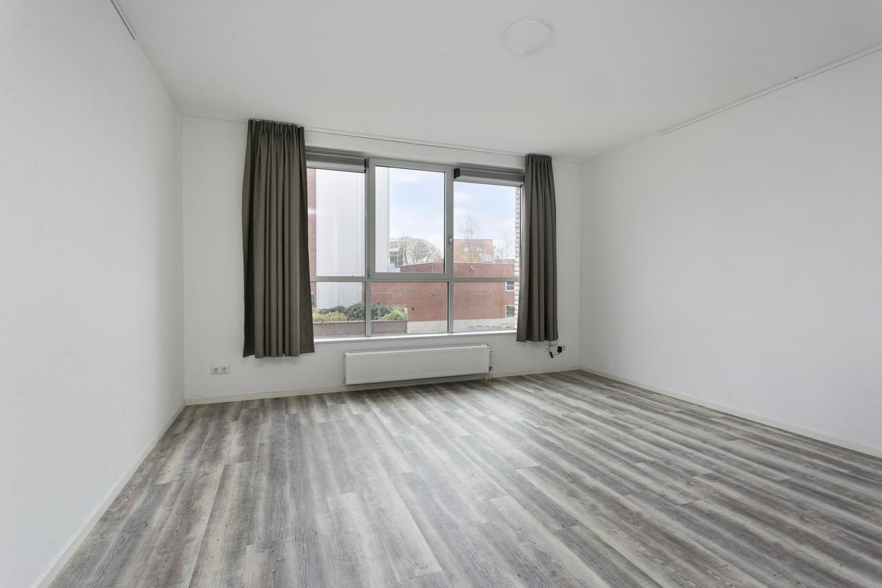 Bright student studio in city center - Image 2