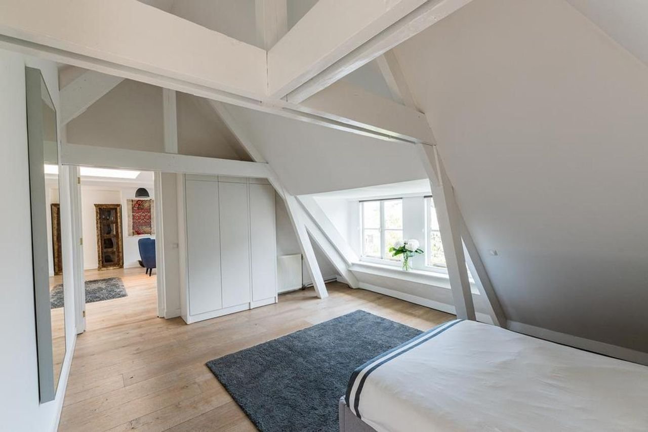 Luxe grachtenpand met terras en parkeren - Afbeelding 9