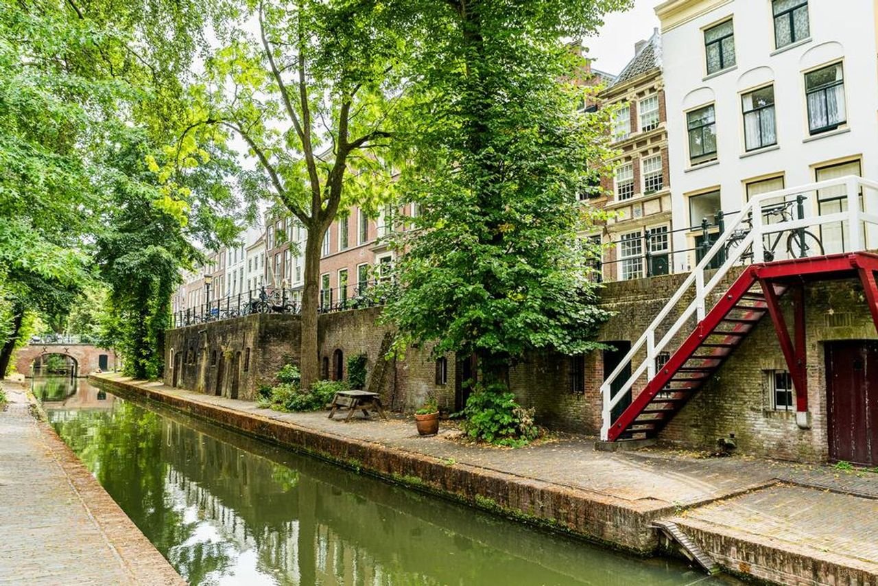 Luxe grachtenpand met terras en parkeren - Afbeelding 18