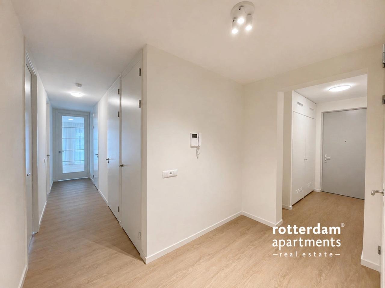 Skylinezicht vanuit je 3-slaapkamerappartement - Afbeelding 11