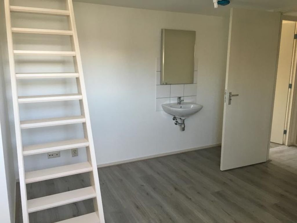 Ruime studentenetage met dakterras - Afbeelding 2